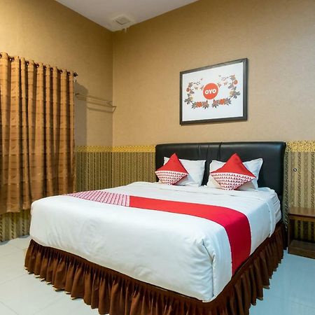 Oyo 741 Hotel Labuhan Raya Medan Exterior foto