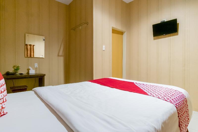 Oyo 741 Hotel Labuhan Raya Medan Exterior foto