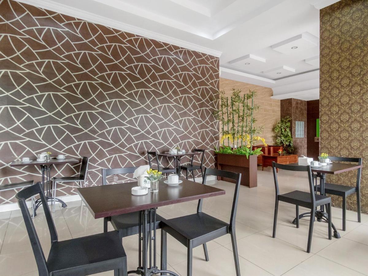 Oyo 741 Hotel Labuhan Raya Medan Exterior foto