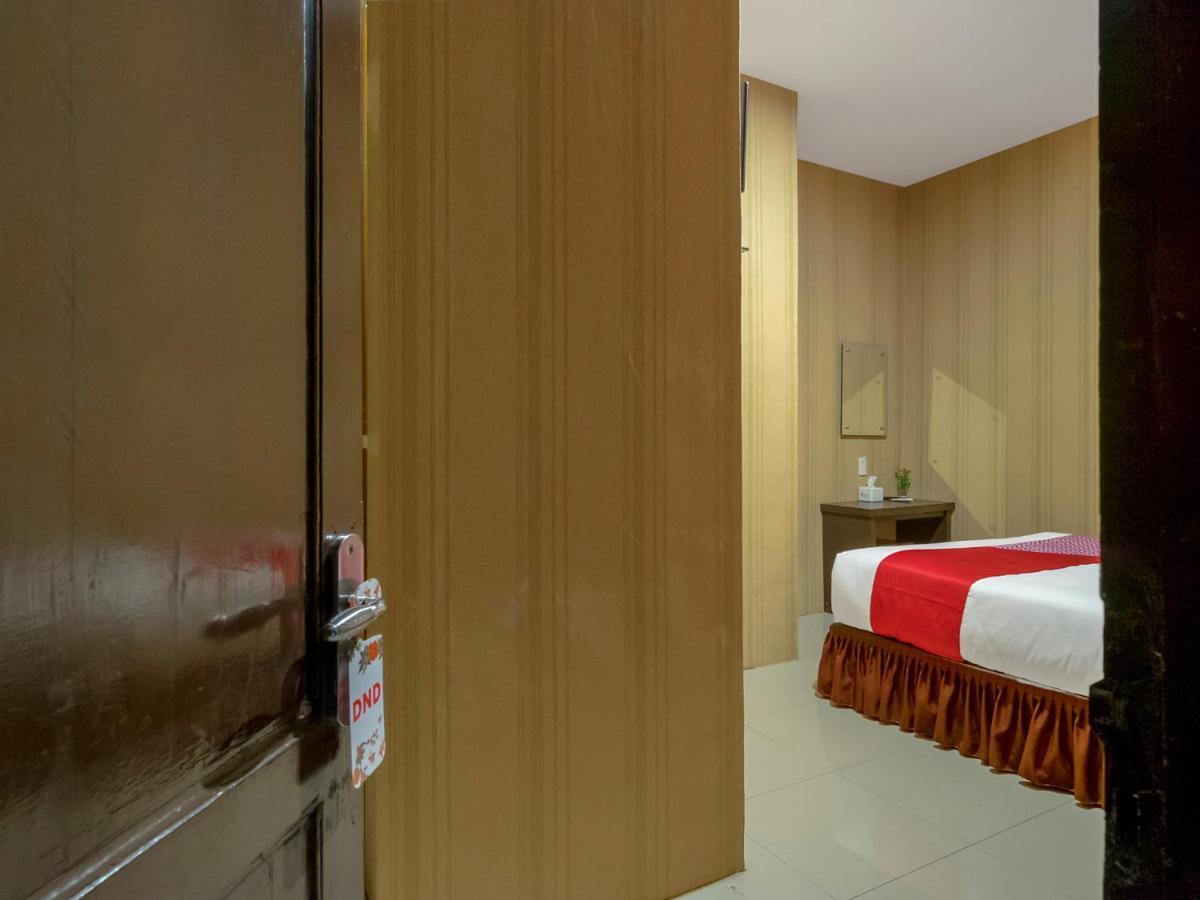 Oyo 741 Hotel Labuhan Raya Medan Exterior foto