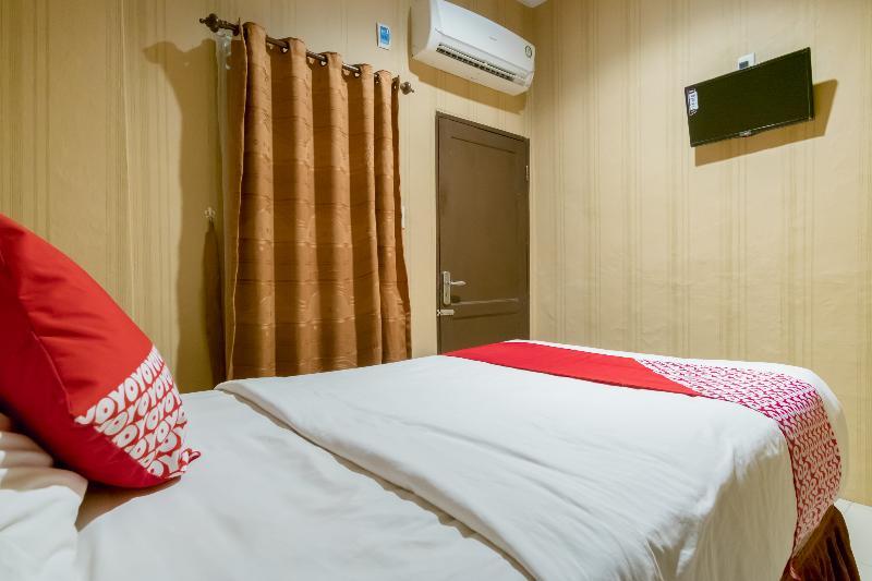 Oyo 741 Hotel Labuhan Raya Medan Exterior foto